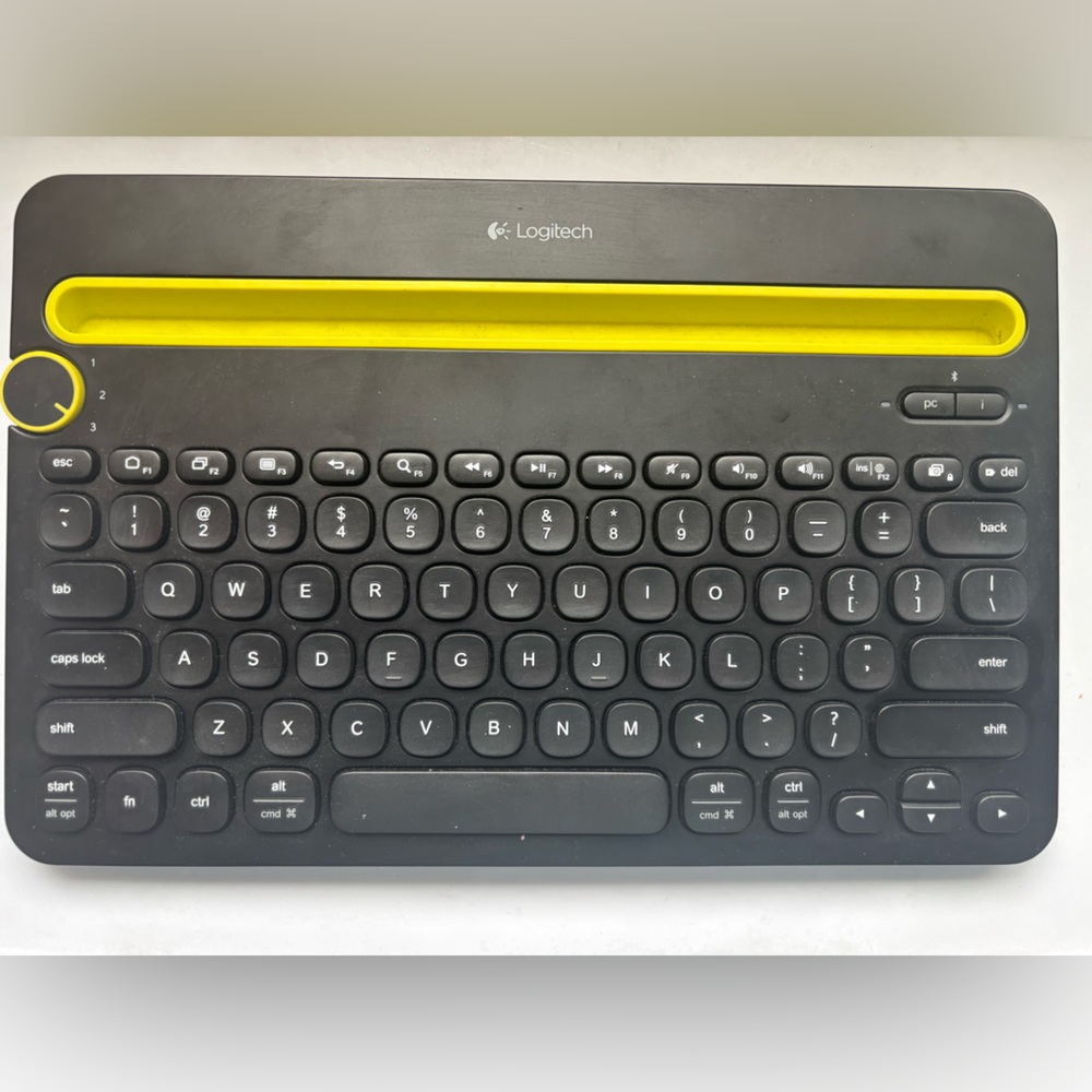 Logitech Wi-Fi battery operated keyboard used good condition